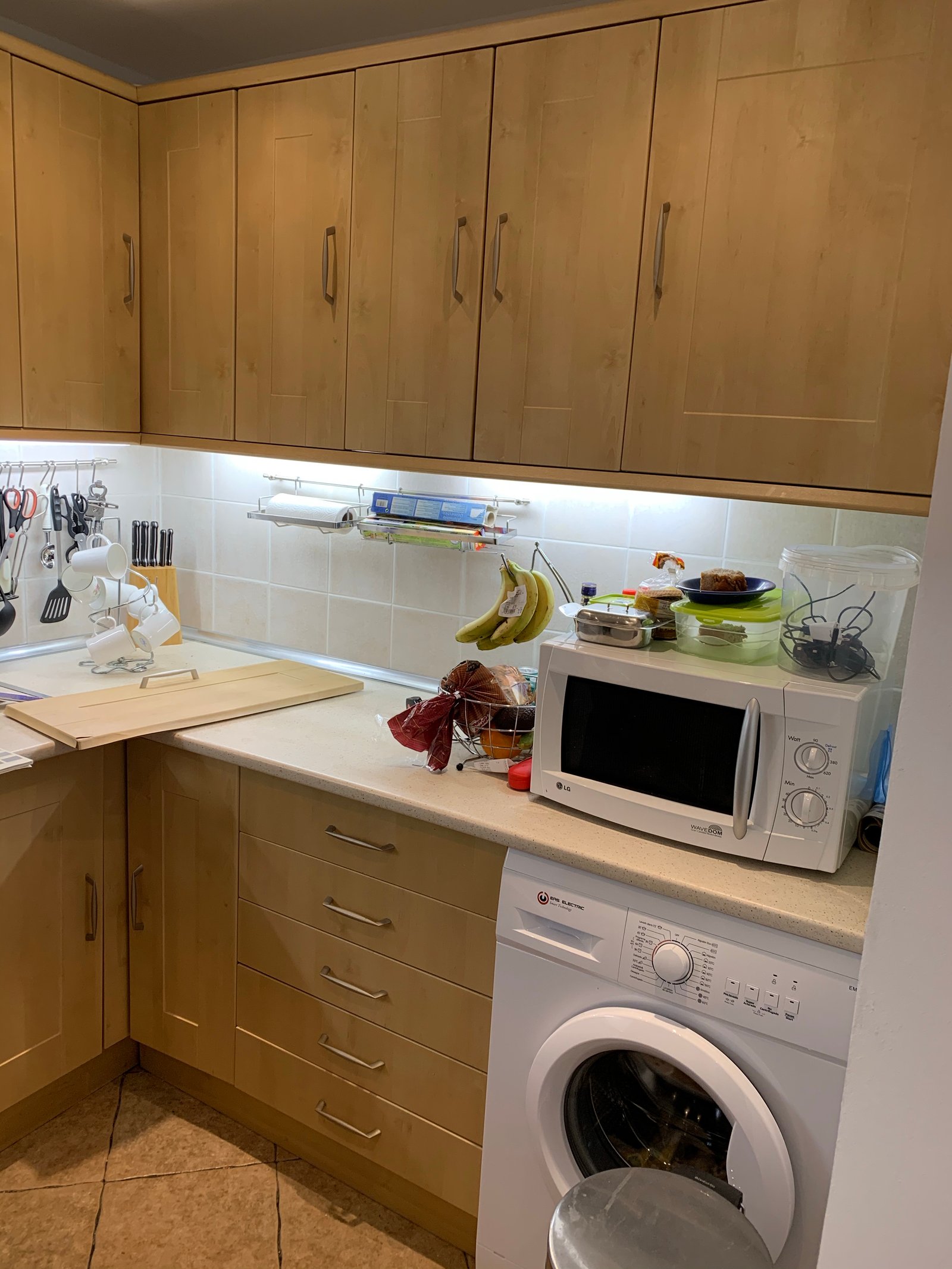 Kitchen Spraying Over Vinyl Wrapped Kitchens